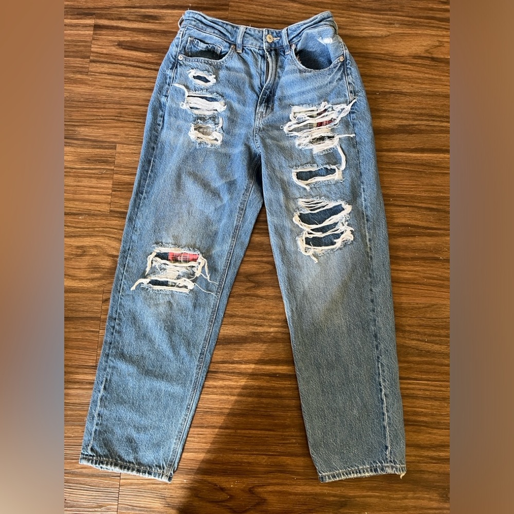 Women’s American Eagle Mom Straight Jean- Size 8 R